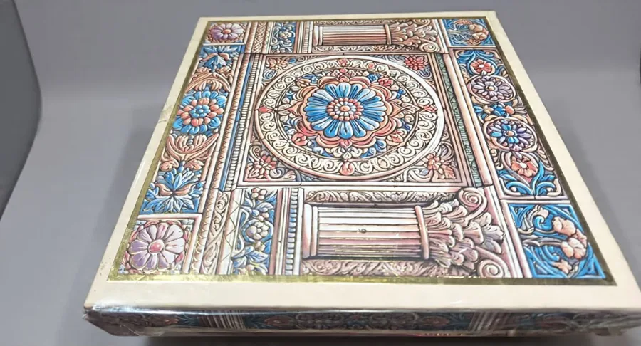 Gifting Box 2: rectangular gift box with a blue and rose floral pattern